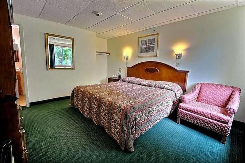 Rodeway Inn Lake George Outlets Zewnętrze zdjęcie